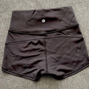lululemon In Movement 2.5” shorts size 4